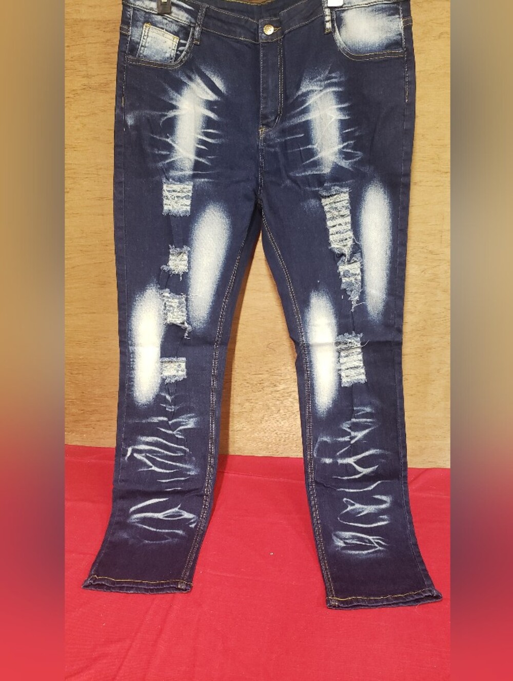 Men's Hungson Distressed Dark Blue Jeans With Bleach Effects -Slim Fit.  NWT